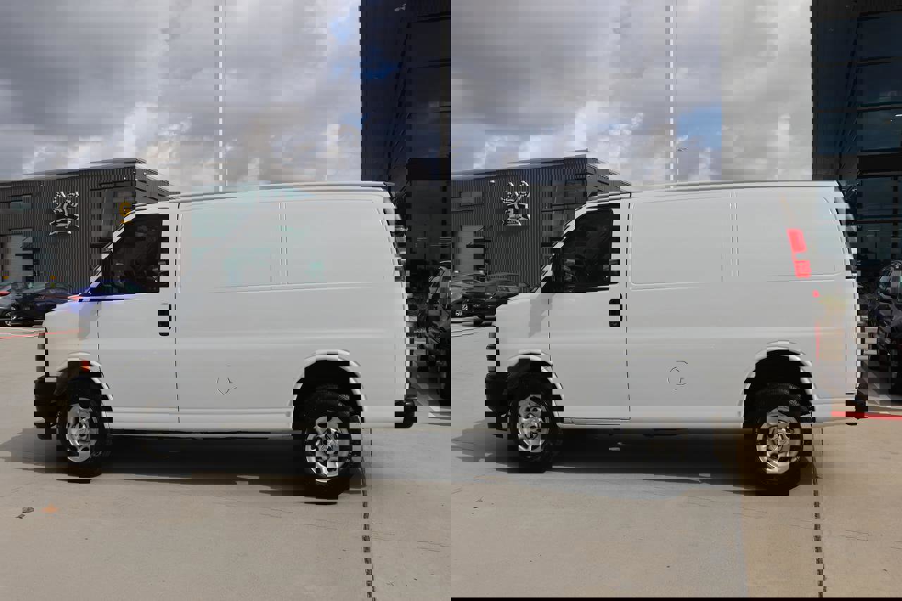 Used 2019 Chevrolet Express 2500 image 2