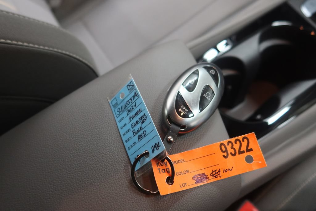 Used 2024 Hyundai Elantra Blue FWD image 21