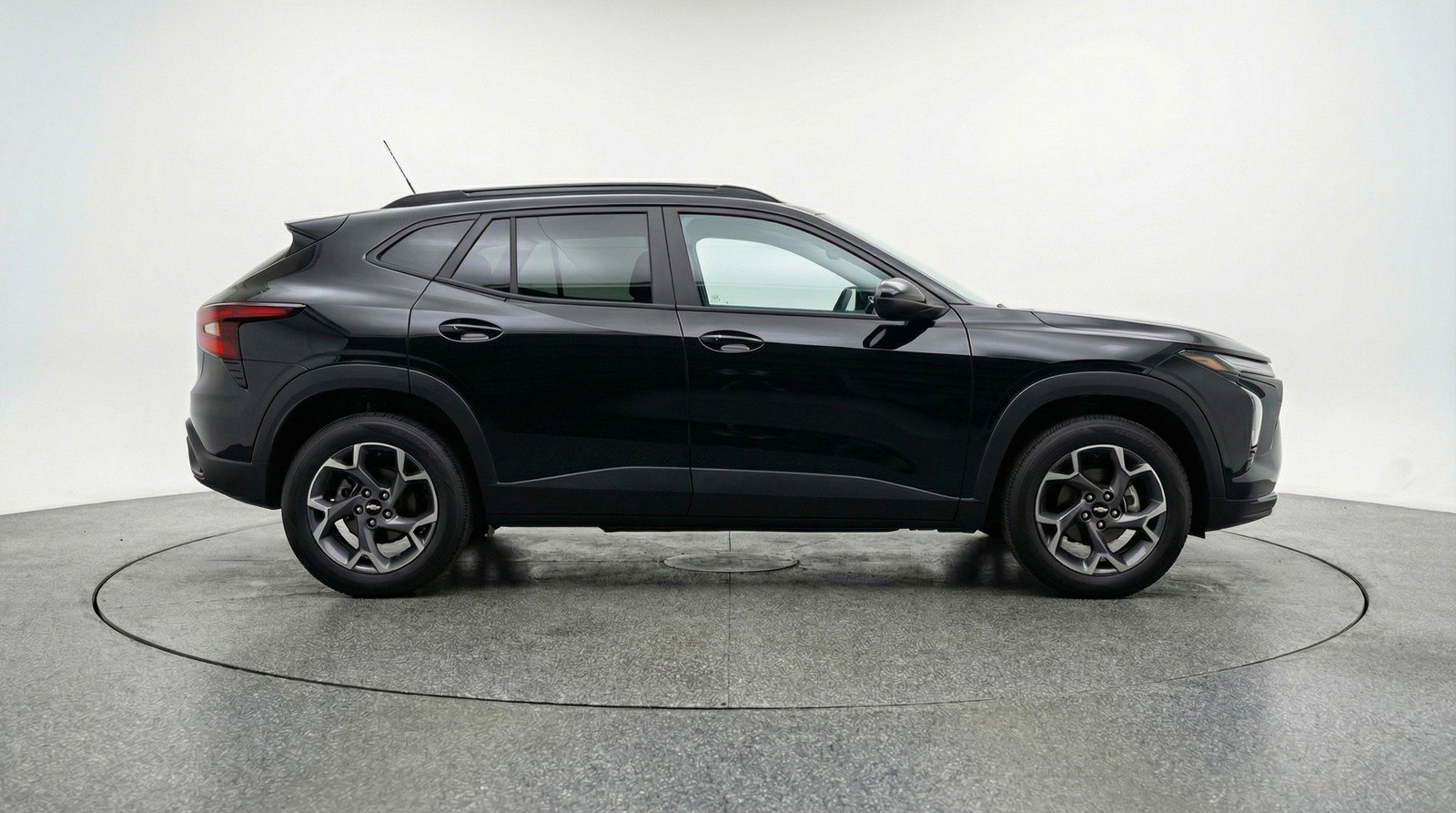 Used 2025 Chevrolet Trax LT w/ LT Convenience Package FWD image 11