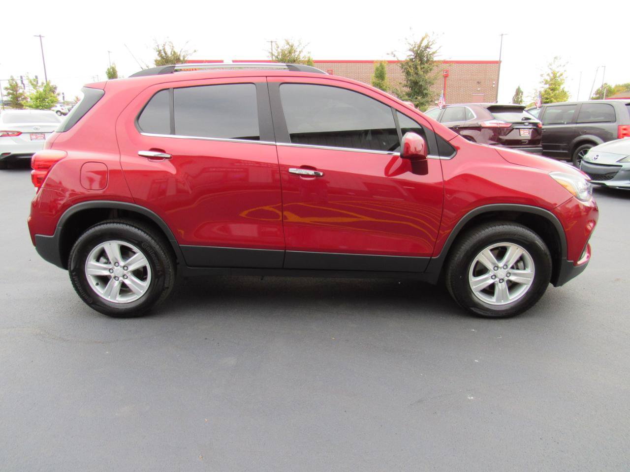 Used 2020 Chevrolet Trax LT w/ LT Convenience Package AWD/4WD image 6