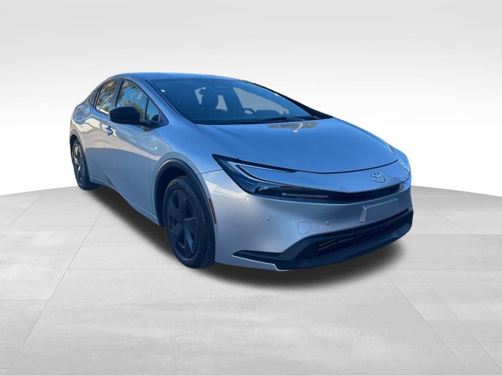 Used 2024 Toyota Prius LE image 2