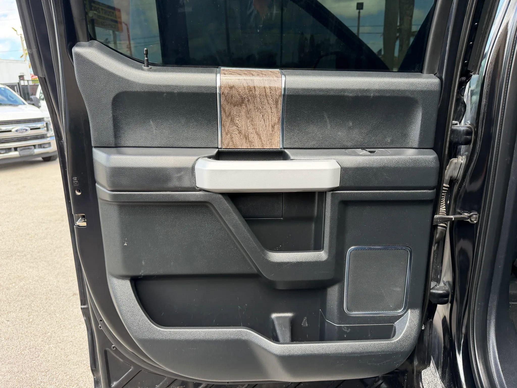 Used 2019 Ford F250 Lariat w/ Camper Package AWD/4WD image 16