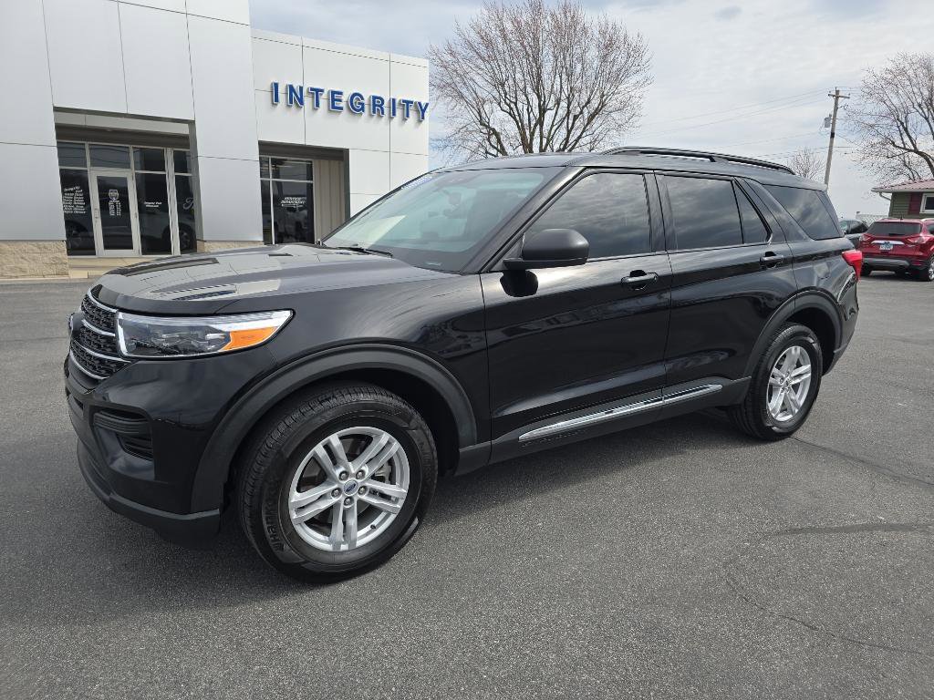 Used 2024 Ford Explorer XLT image 2