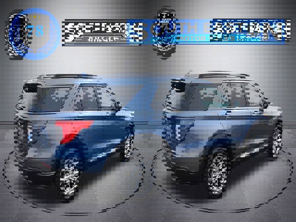 Used 2020 Ford Explorer XLT w/ Equipment Group 202A image 7