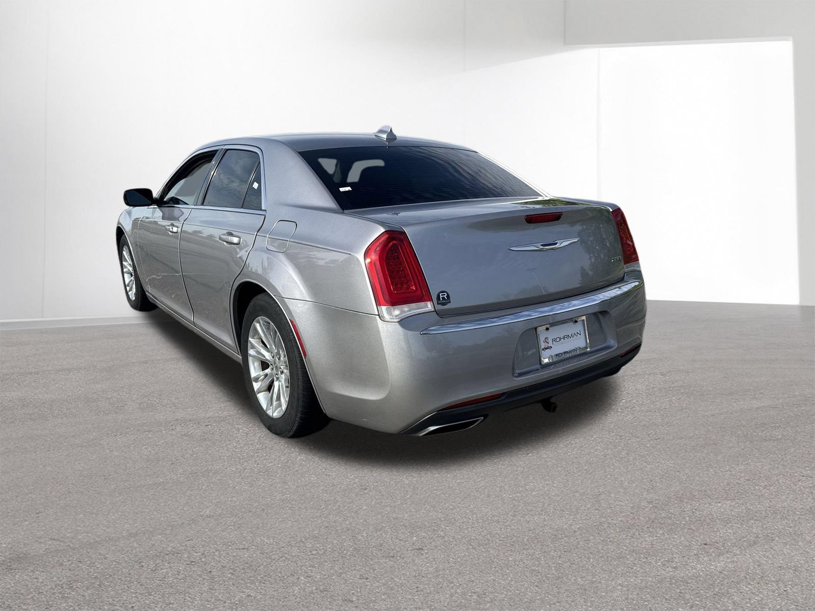 Used 2017 Chrysler 300 Limited RWD image 5
