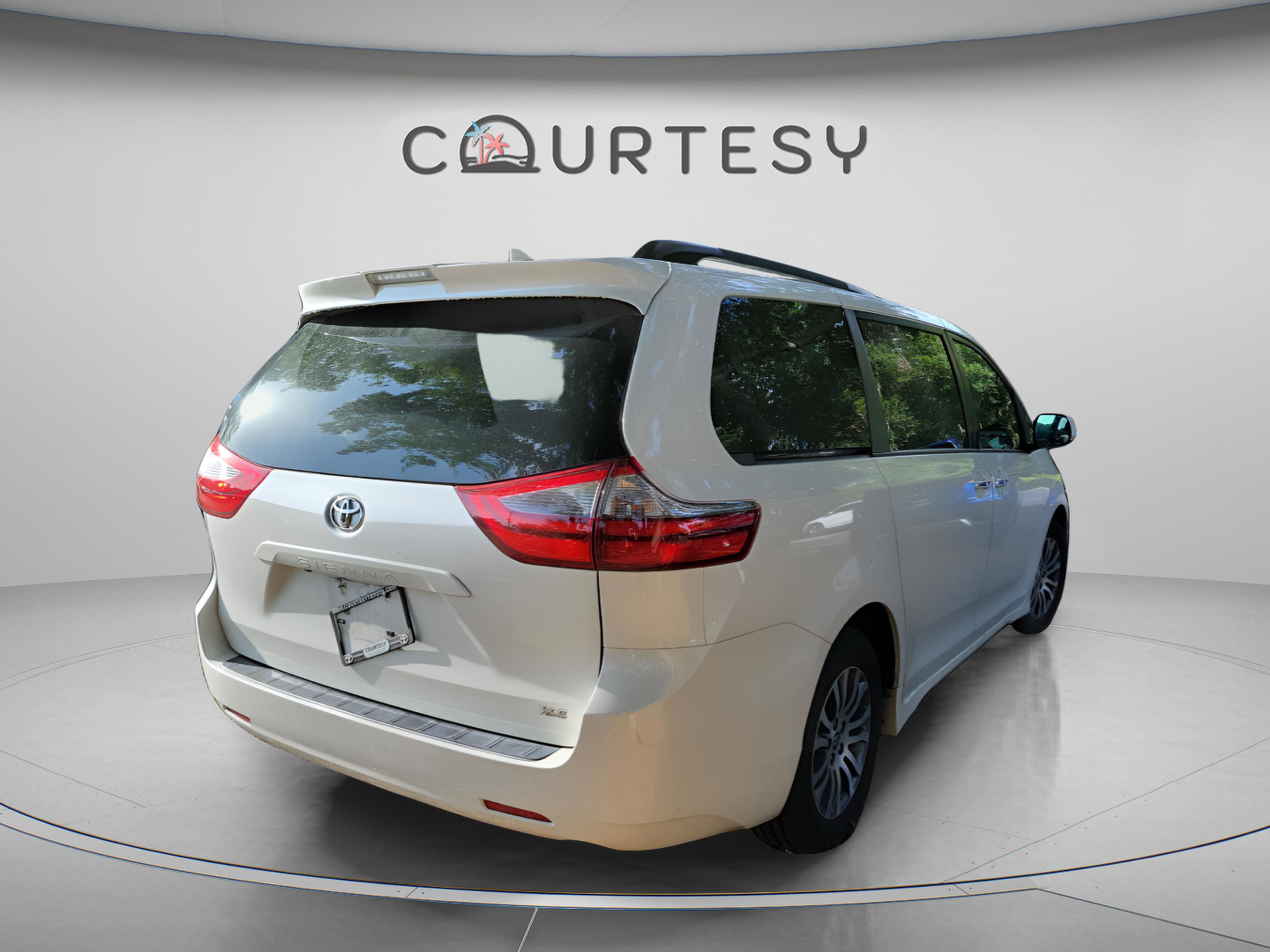 Used 2020 Toyota Sienna XLE FWD image 20