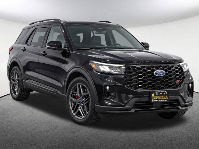 Used 2025 Ford Explorer ST AWD/4WD image 2