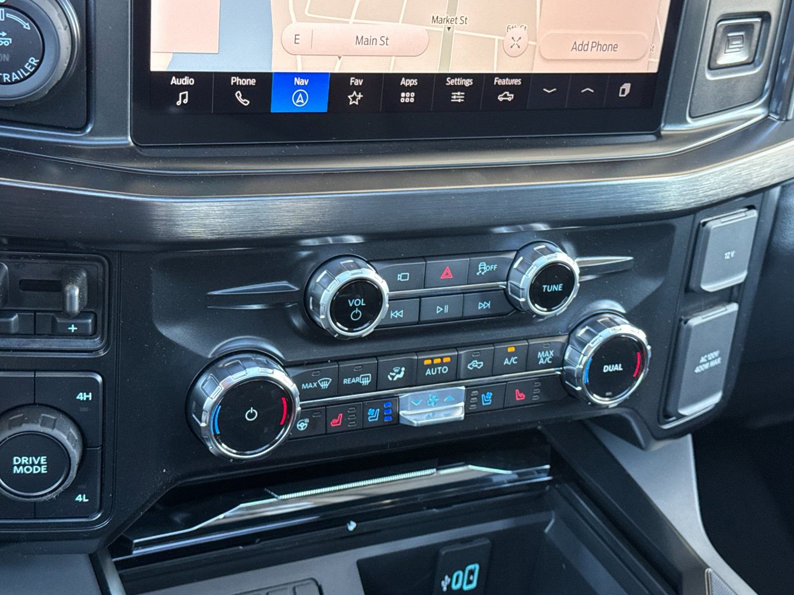 New 2026 Ford F250 Lariat w/ Black Appearance Package image 23