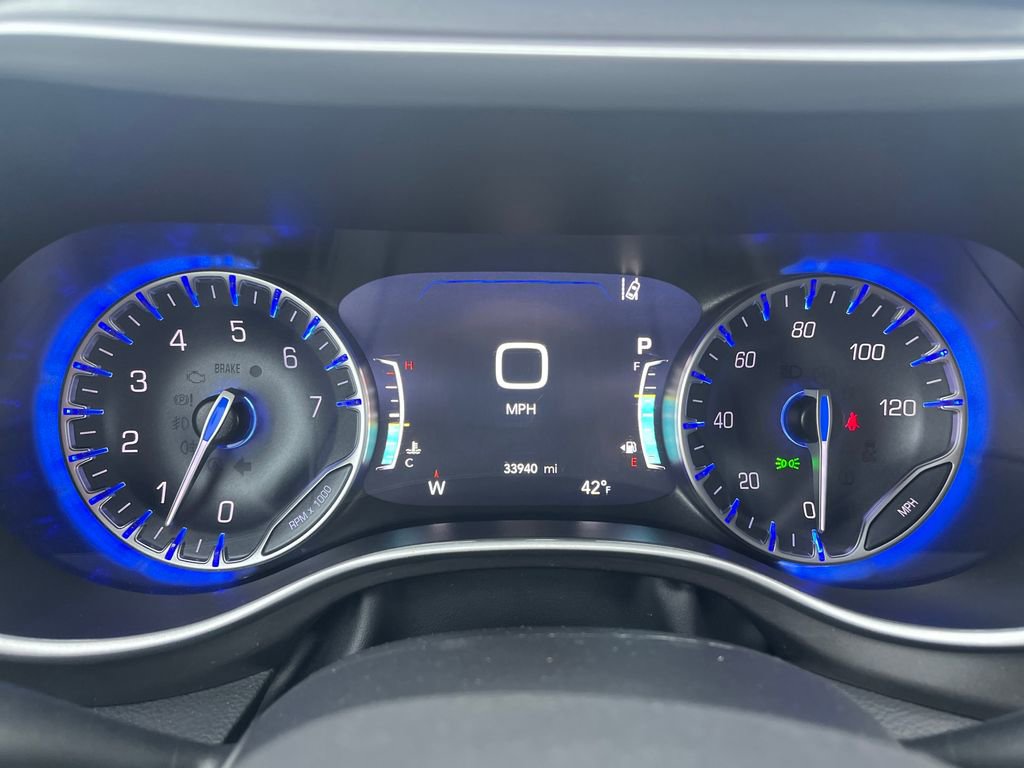 Used 2024 Chrysler Pacifica Touring-L image 21