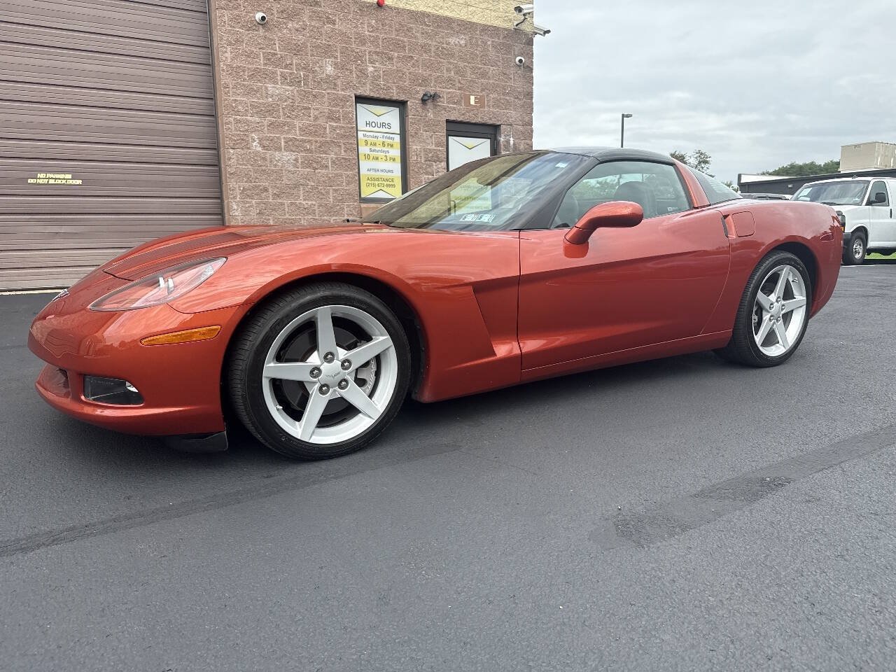 Used 2005 Chevrolet Corvette Coupe w/ Preferred Equipment Group RWD image 3