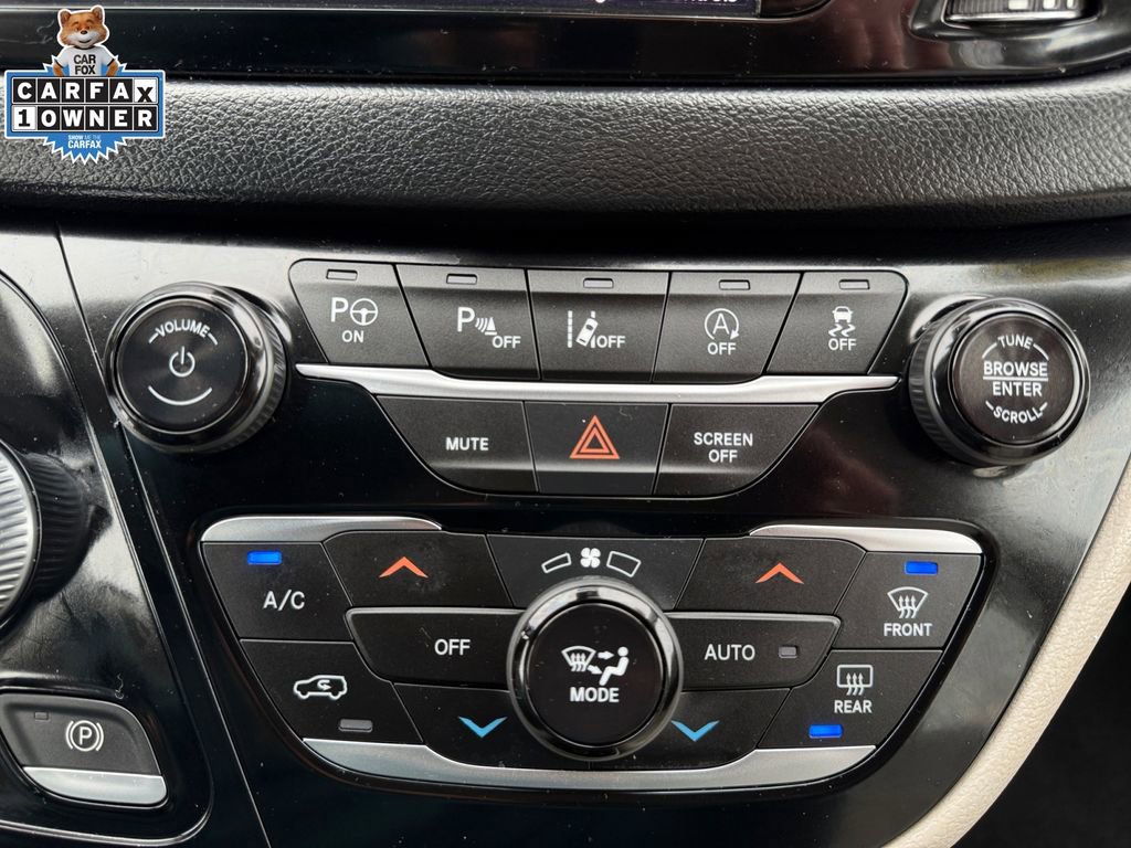 Used 2020 Chrysler Pacifica Touring-L Plus w/ Tire & Wheel Group image 29