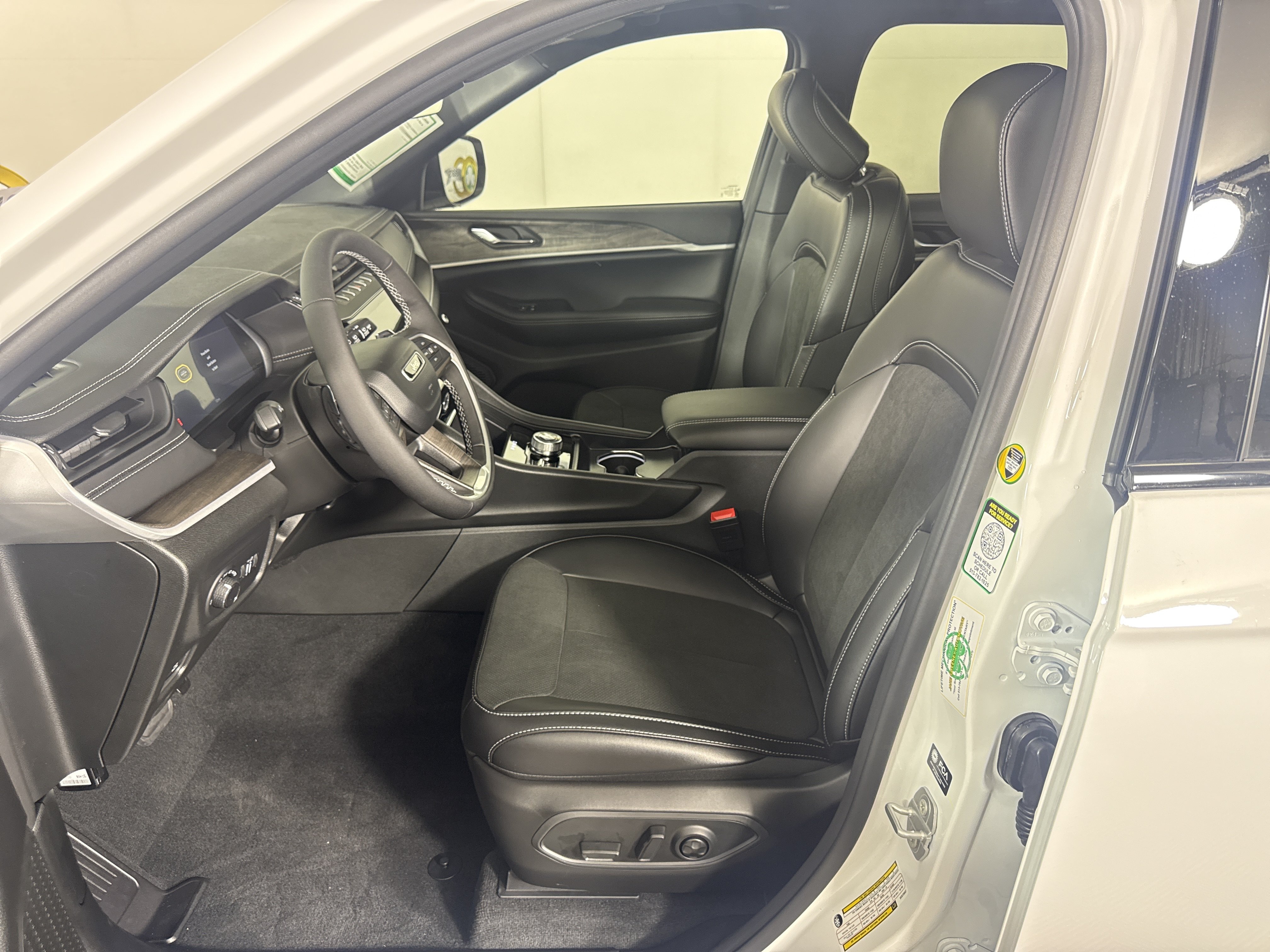New 2027 Jeep Grand Cherokee 4WD image 12