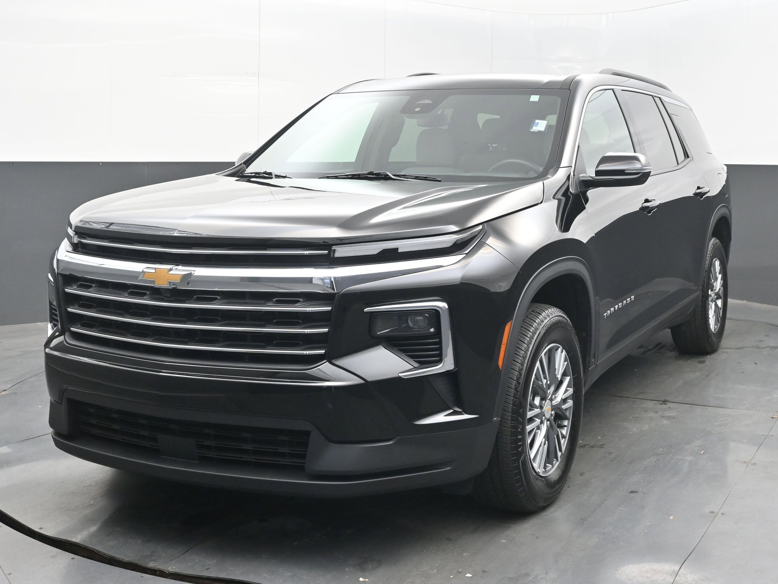 Certified 2025 Chevrolet Traverse LT image 4