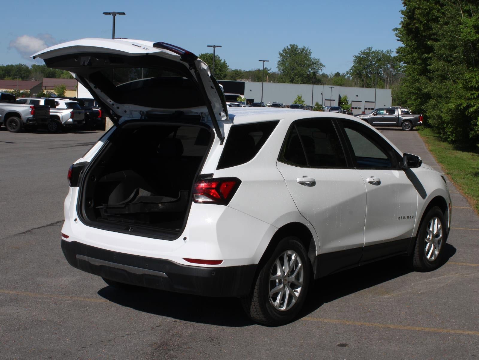 Used 2024 Chevrolet Equinox LT AWD/4WD image 7