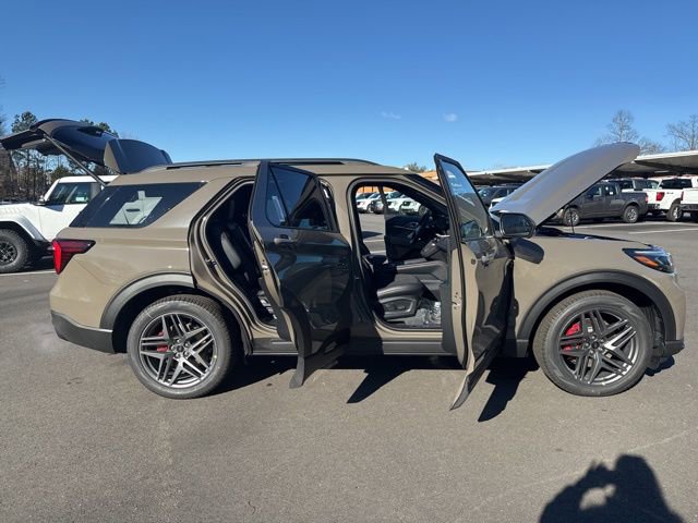 New 2026 Ford Explorer ST w/ Sun And Sound Package image 28