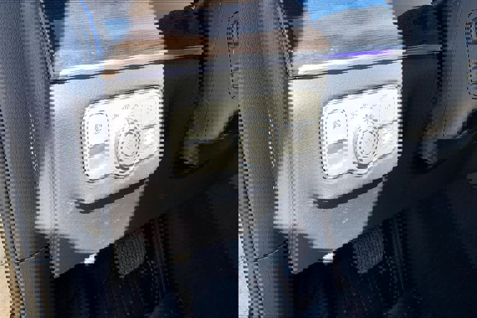 Used 2025 Mercedes-Benz GLE 450e 4MATIC image 35