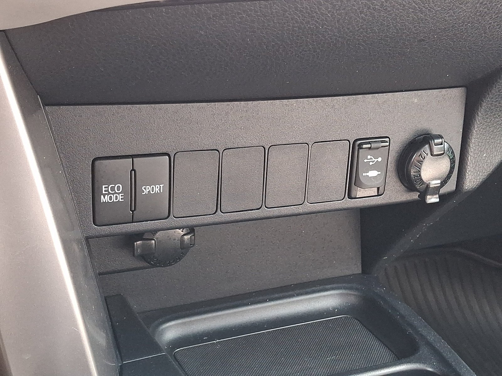 Used 2017 Toyota RAV4 XLE w/ All Weather Liner Package AWD/4WD image 24