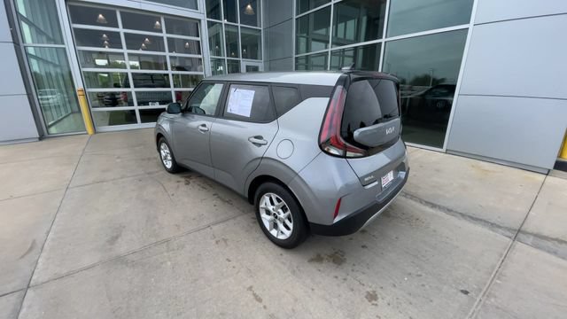Used 2025 Kia Soul LX w/ LX Technology Package FWD image 8