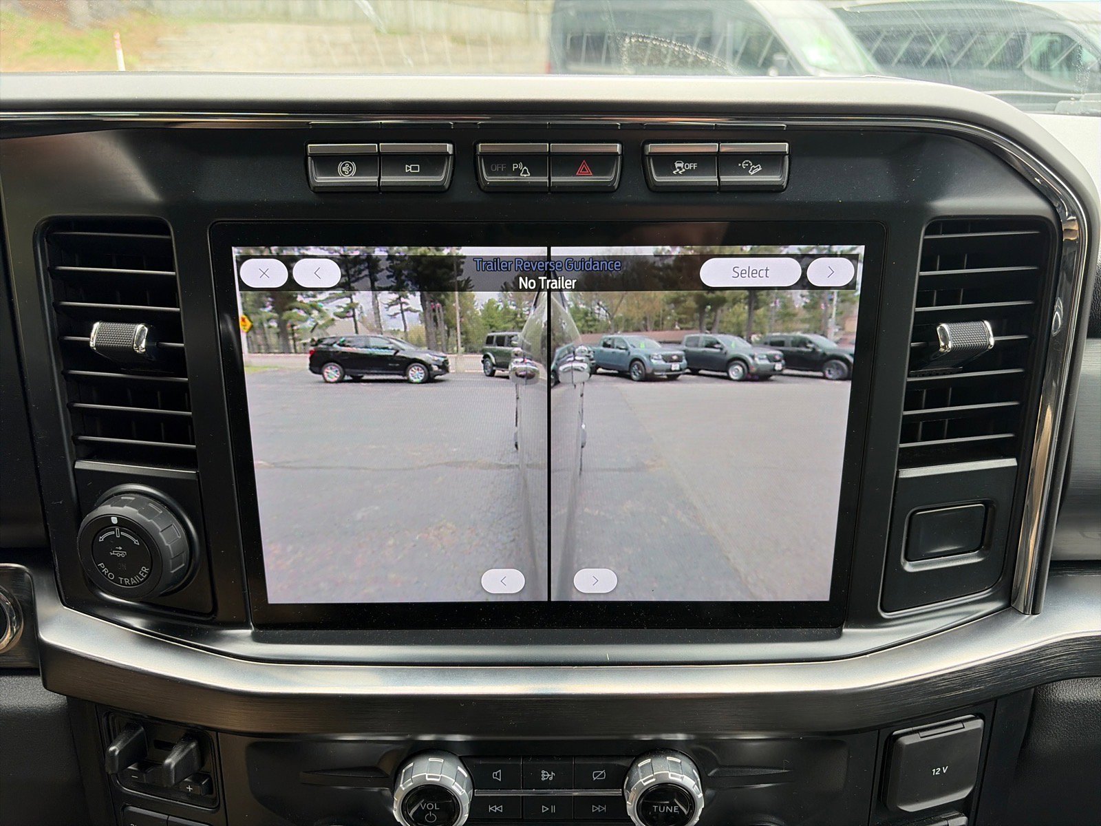 Used 2024 Ford F350 Lariat w/ Lariat Ultimate Package AWD/4WD image 31