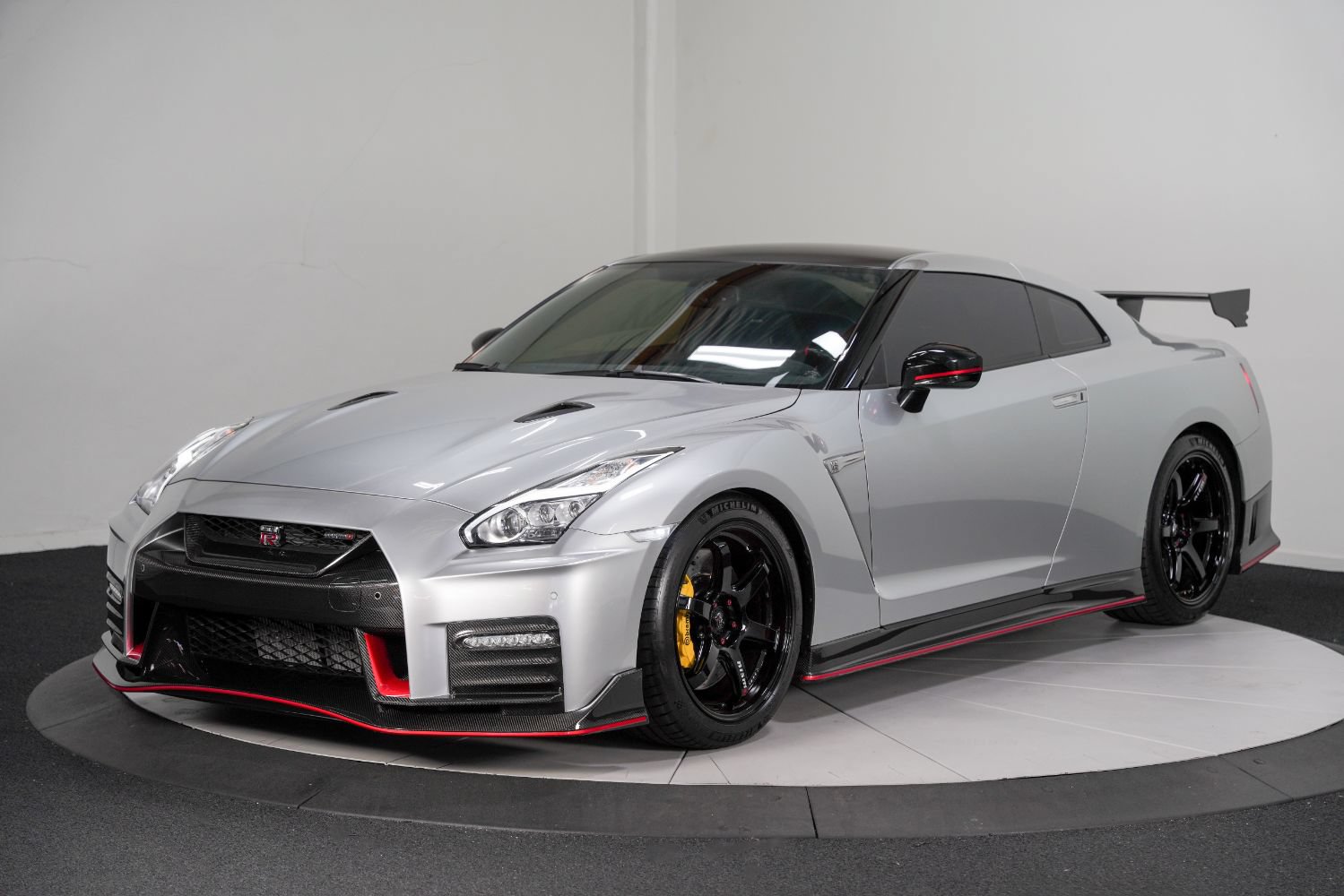 Used 2018 Nissan GT-R NISMO AWD/4WD image 6