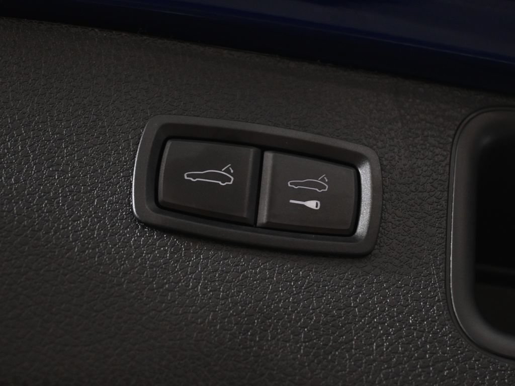Used 2026 Porsche Macan AWD/4WD image 43