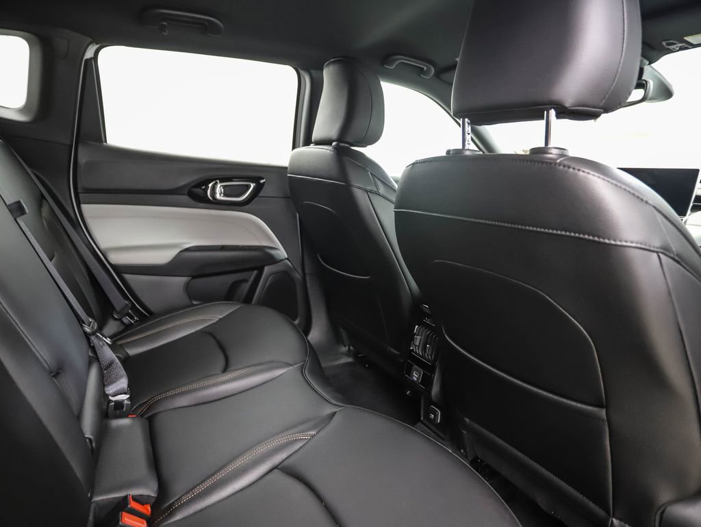 Used 2024 Jeep Compass Limited image 26