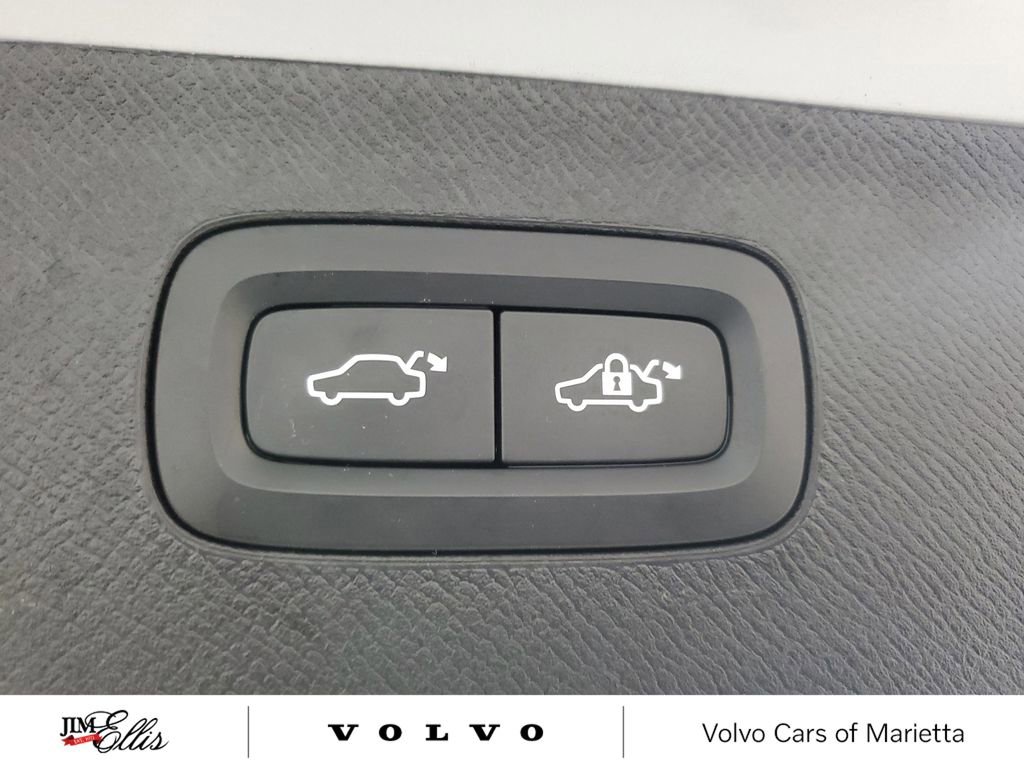 Used 2020 Volvo XC90 T6 Momentum w/ Protection Package Premier AWD/4WD image 11
