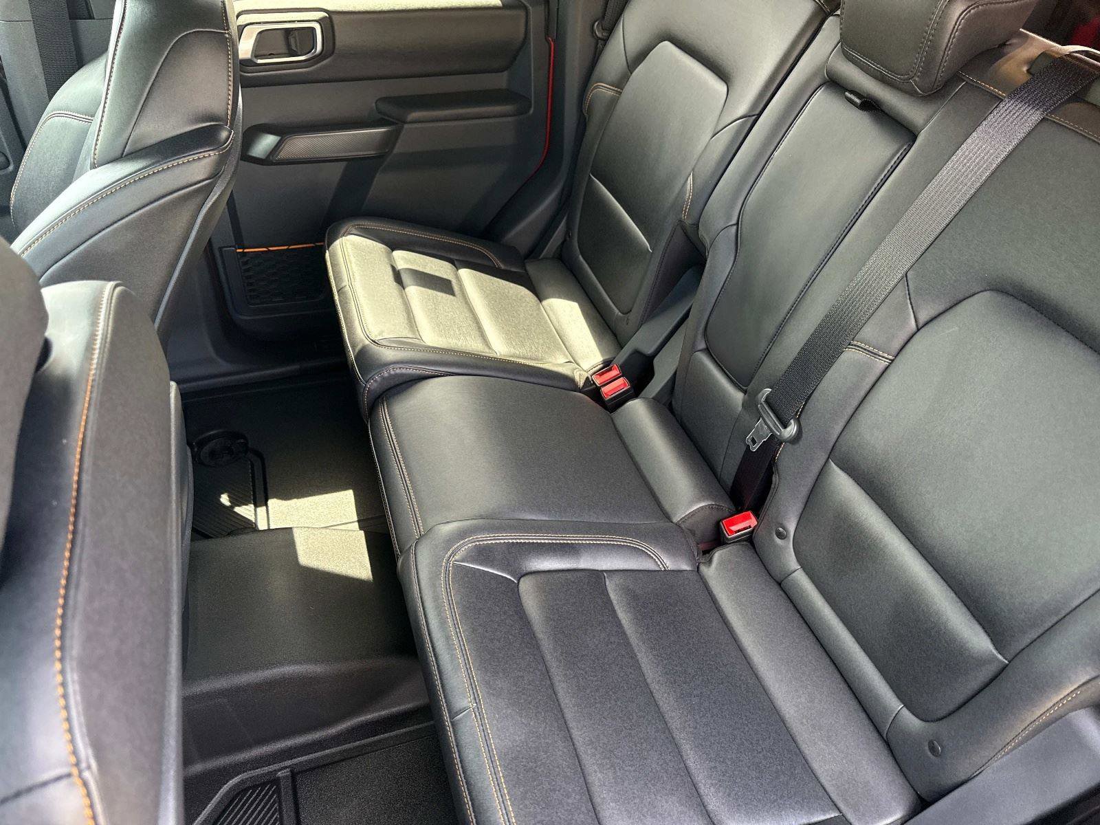 Used 2024 Ford Bronco Badlands w/ Sasquatch Package image 13