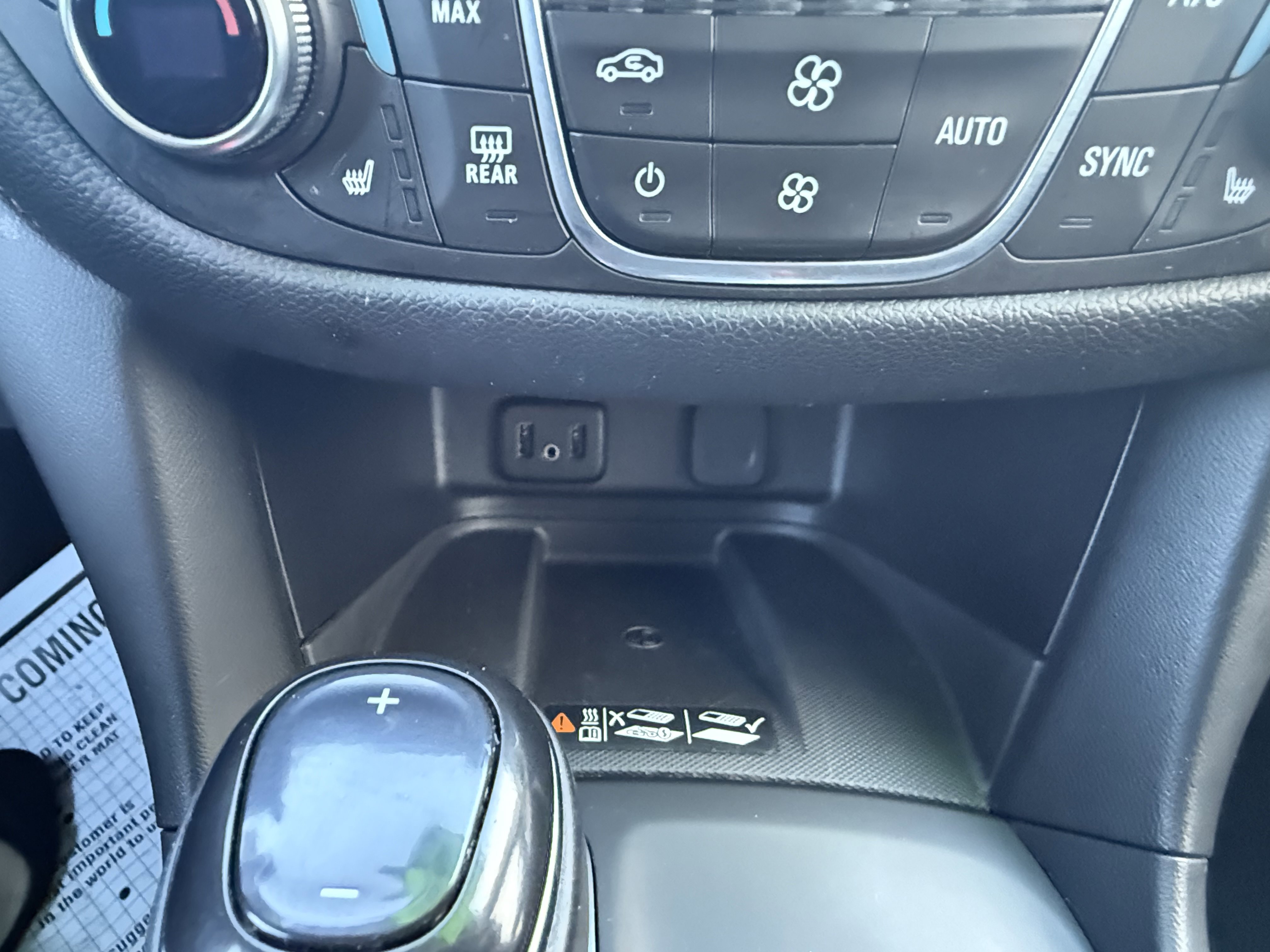 Used 2018 Chevrolet Equinox Premier image 17