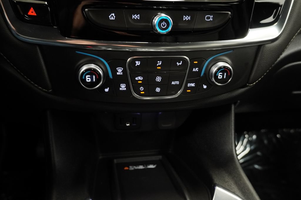 Used 2023 Chevrolet Traverse LT w/ Rear Camera Mirror Package AWD/4WD image 18
