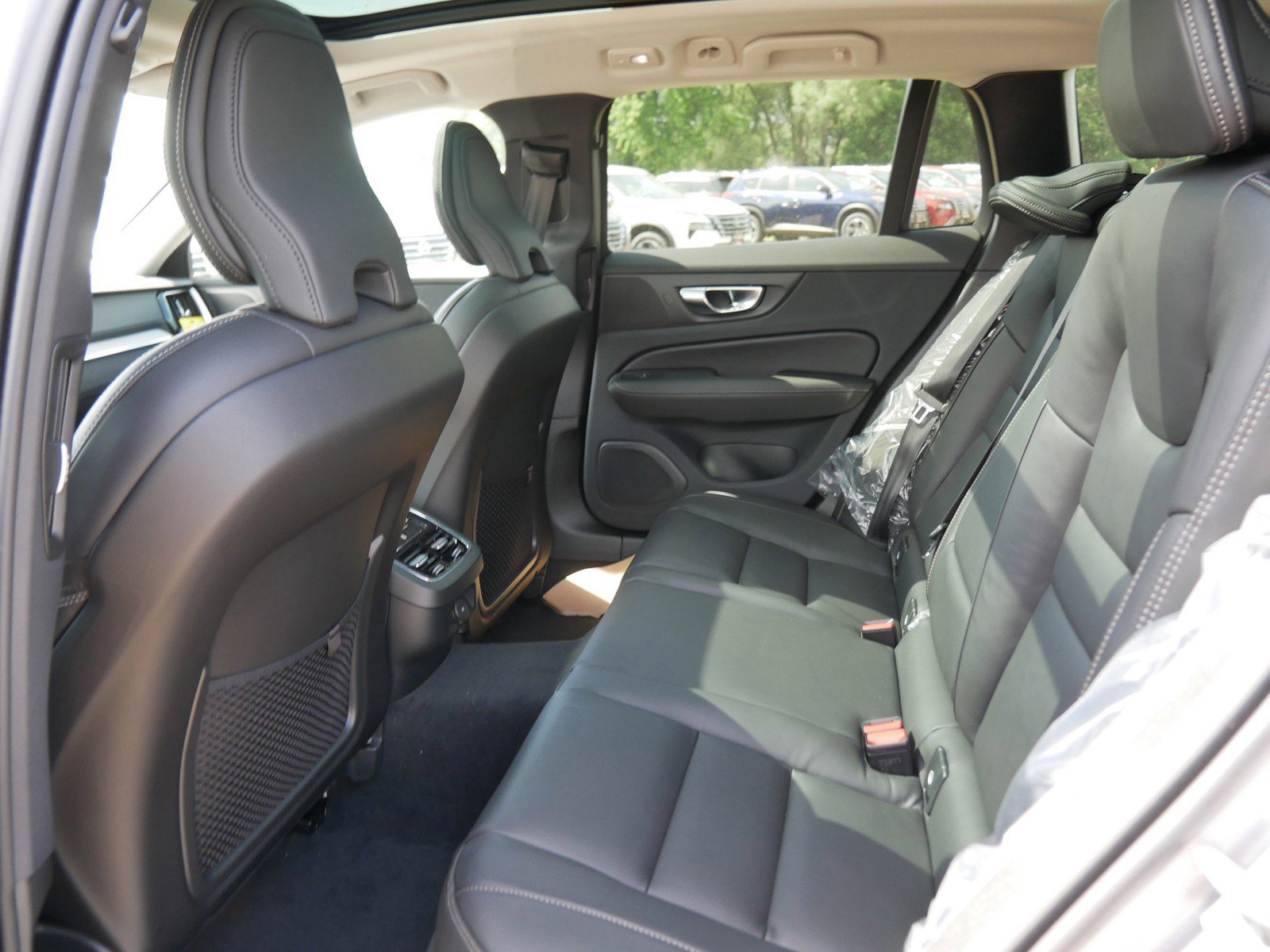 New 2026 Volvo V60 B5 Cross Country Ultra w/ Climate Package image 6