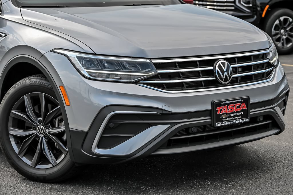 Used 2022 Volkswagen Tiguan SE AWD/4WD image 3