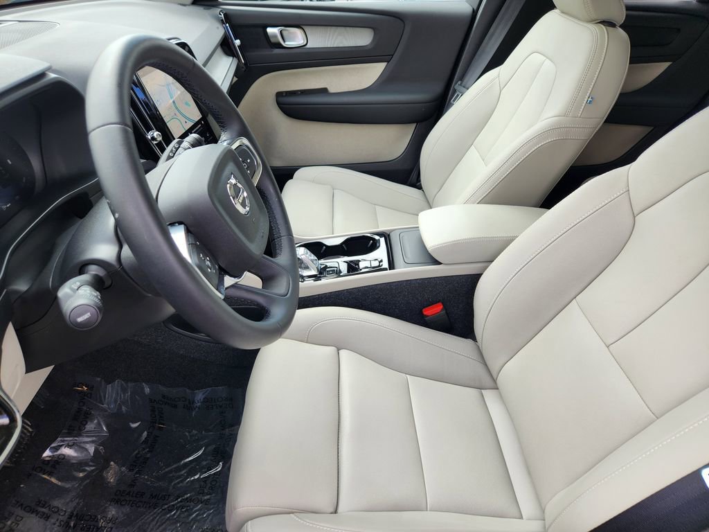 New 2025 Volvo XC40 B5 Plus w/ Protection Package Premier image 4