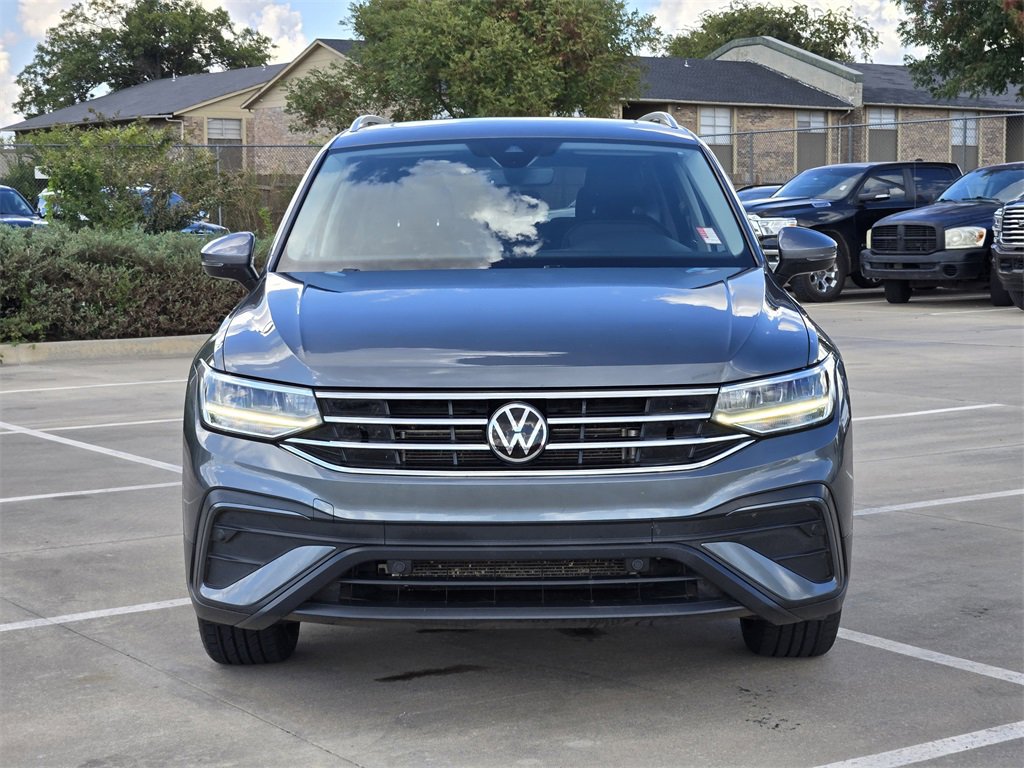 Used 2023 Volkswagen Tiguan SE w/ Panoramic Sunroof Package image 3