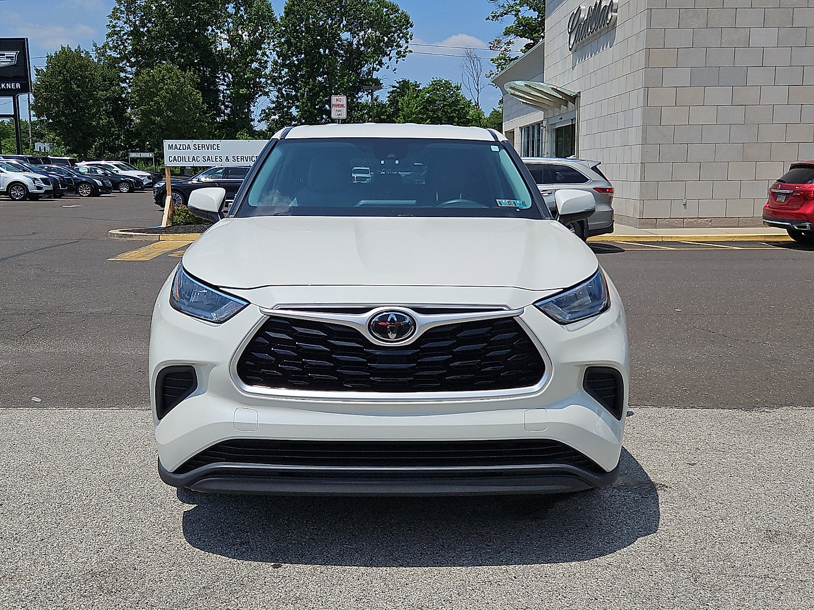 Used 2020 Toyota Highlander L AWD/4WD image 2