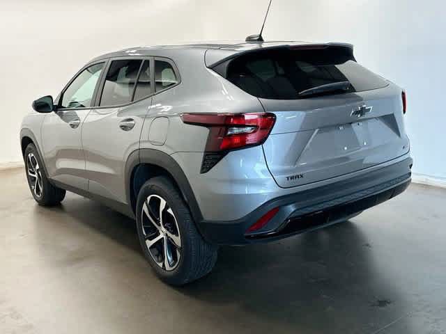 Used 2025 Chevrolet Trax RS FWD image 30
