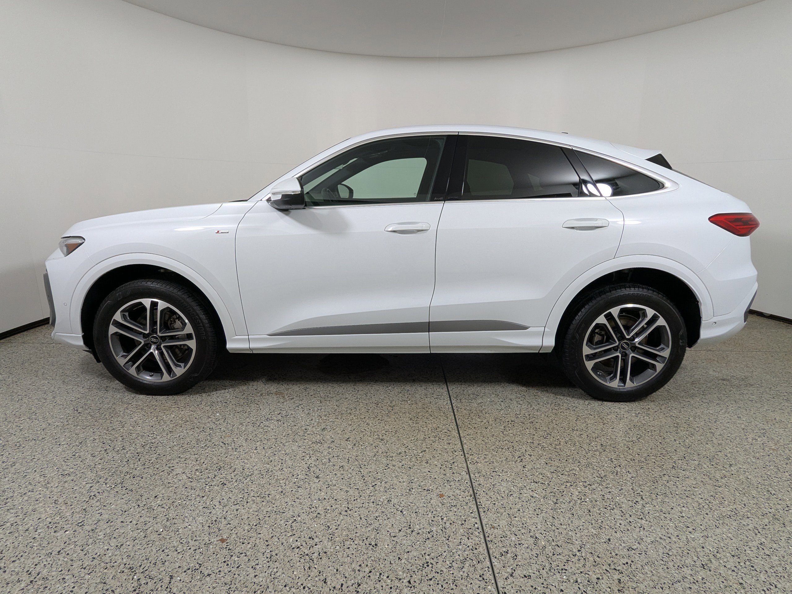 Certified 2025 Audi Q5 Premium Plus w/ Premium Plus image 4