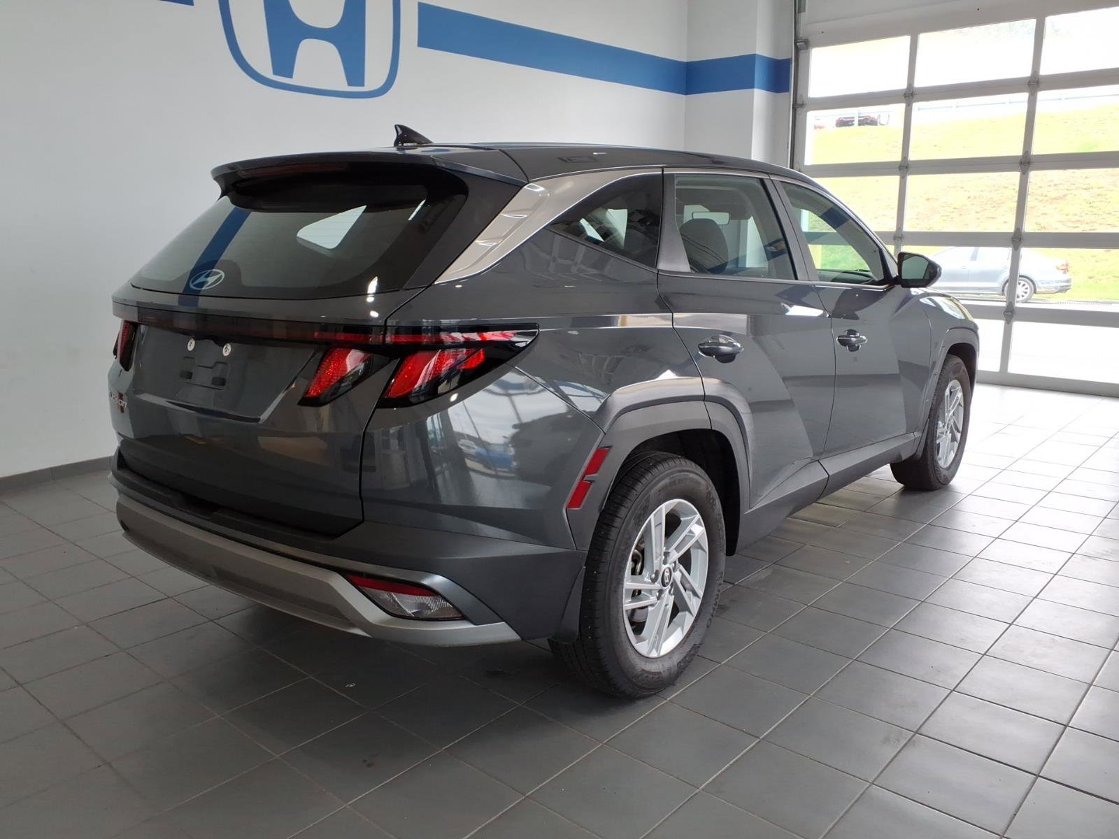 Certified 2025 Hyundai Tucson SE image 5