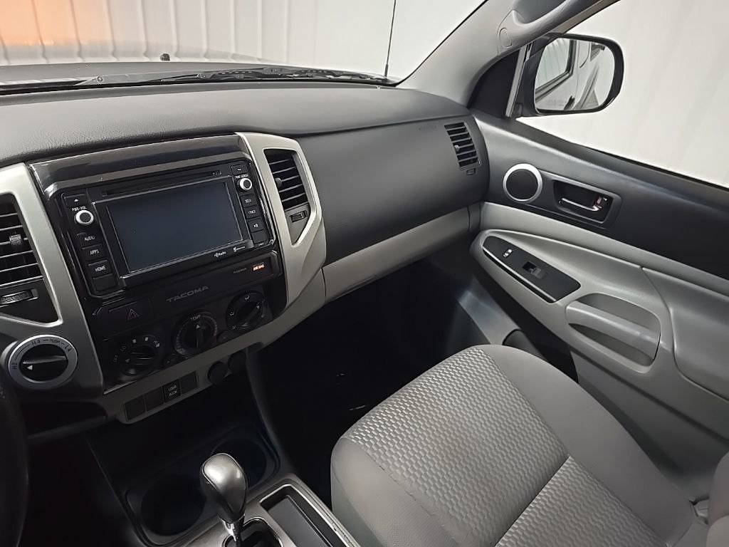 Used 2015 Toyota Tacoma 4x4 Access Cab w/ SR5 Package image 24