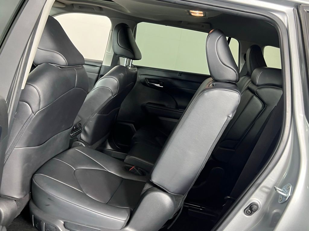 Used 2024 Toyota Highlander XLE image 25