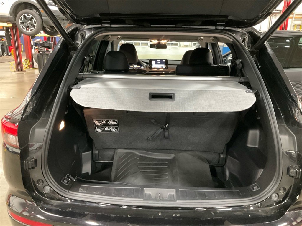 Used 2023 Mitsubishi Outlander SEL image 24