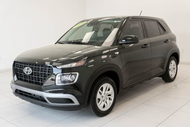 Used 2025 Hyundai Venue SE image 6