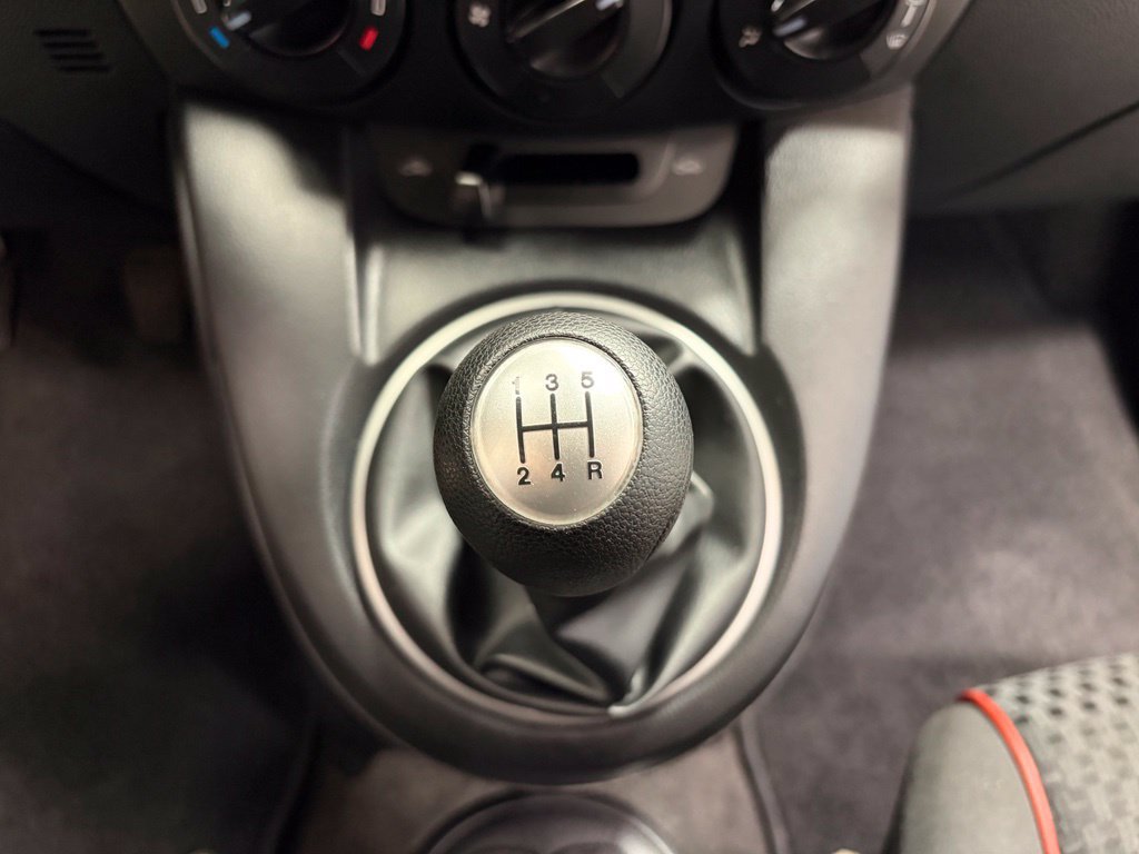 Used 2011 MAZDA MAZDA2 FWD image 16