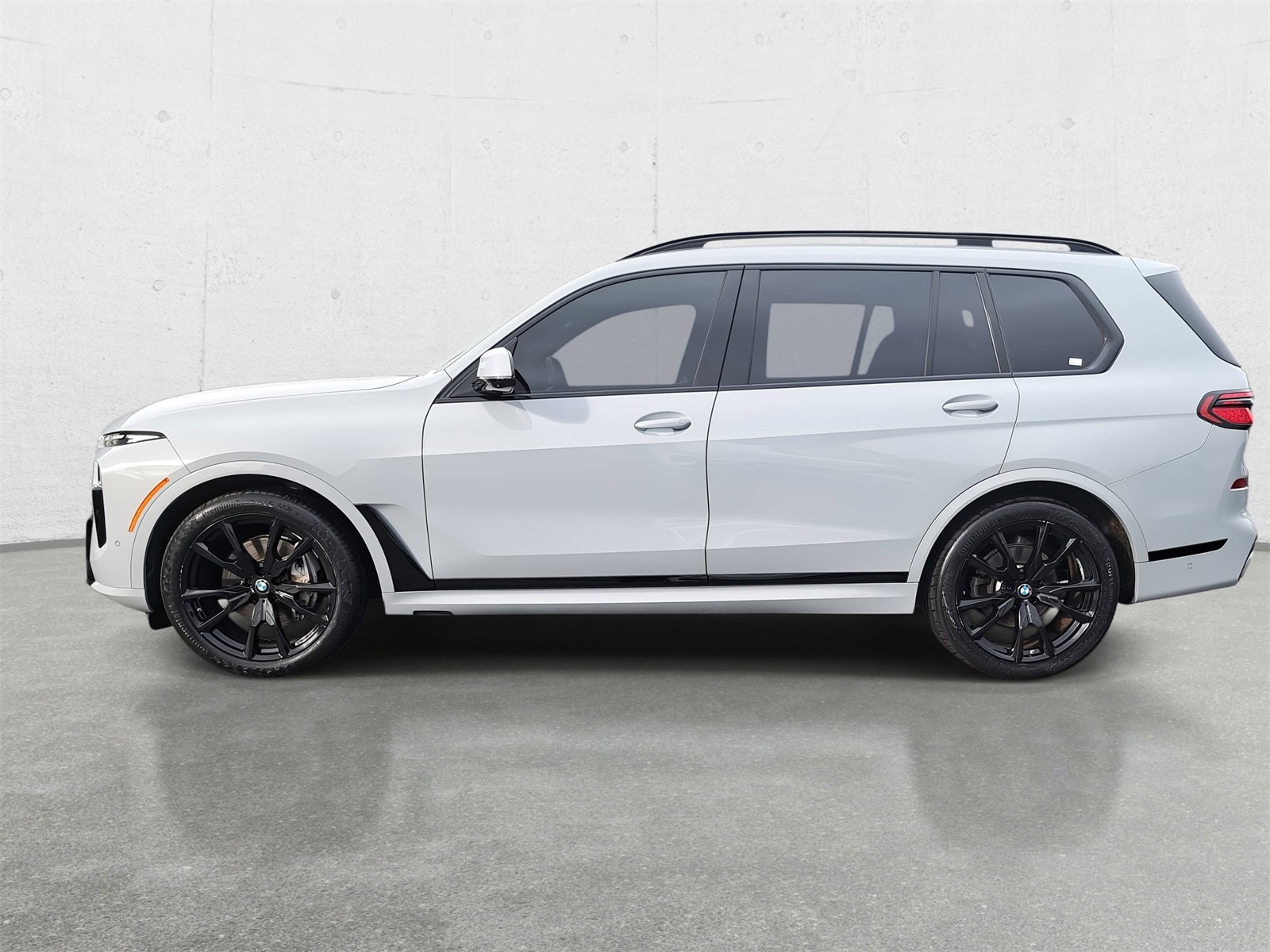 Used 2024 BMW X7 xDrive40i w/ M Sport Package image 8
