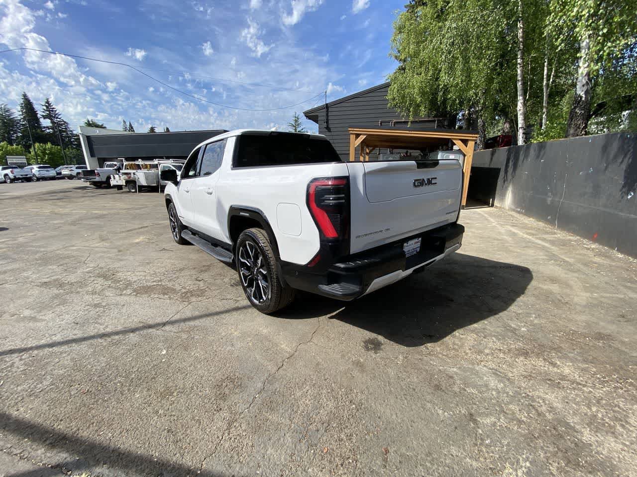Used 2025 GMC Sierra EV Denali AWD/4WD image 4