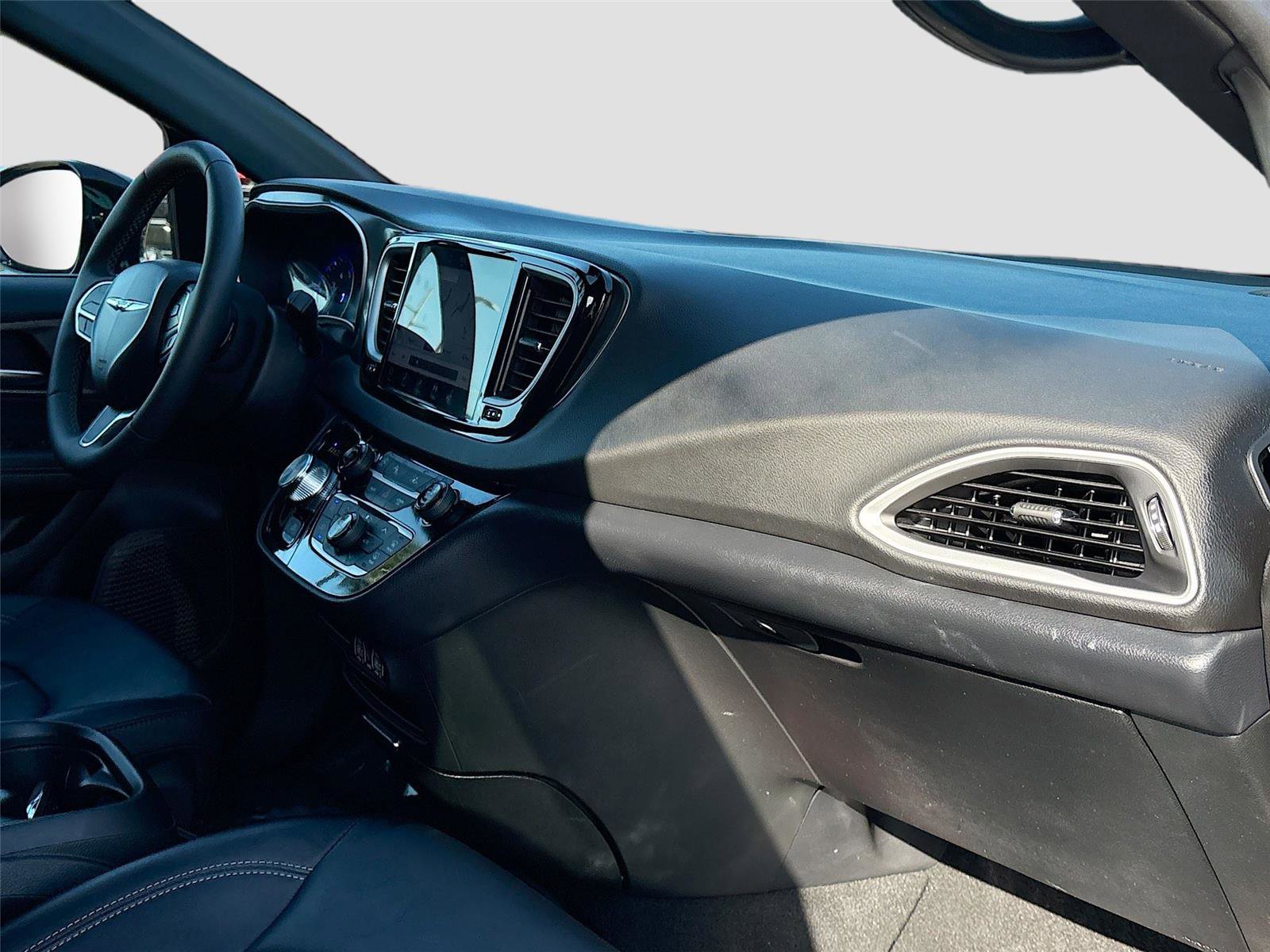 Used 2025 Chrysler Pacifica Select FWD image 29