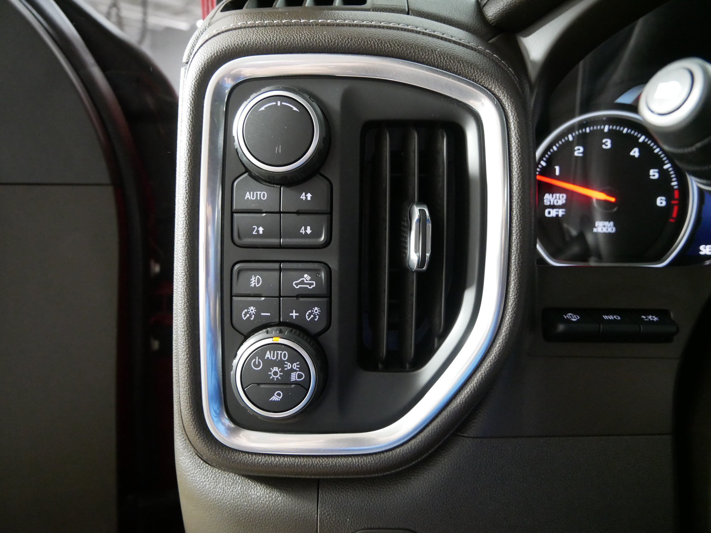 Certified 2019 Chevrolet Silverado 1500 LTZ w/ LTZ Premium Package AWD/4WD image 26