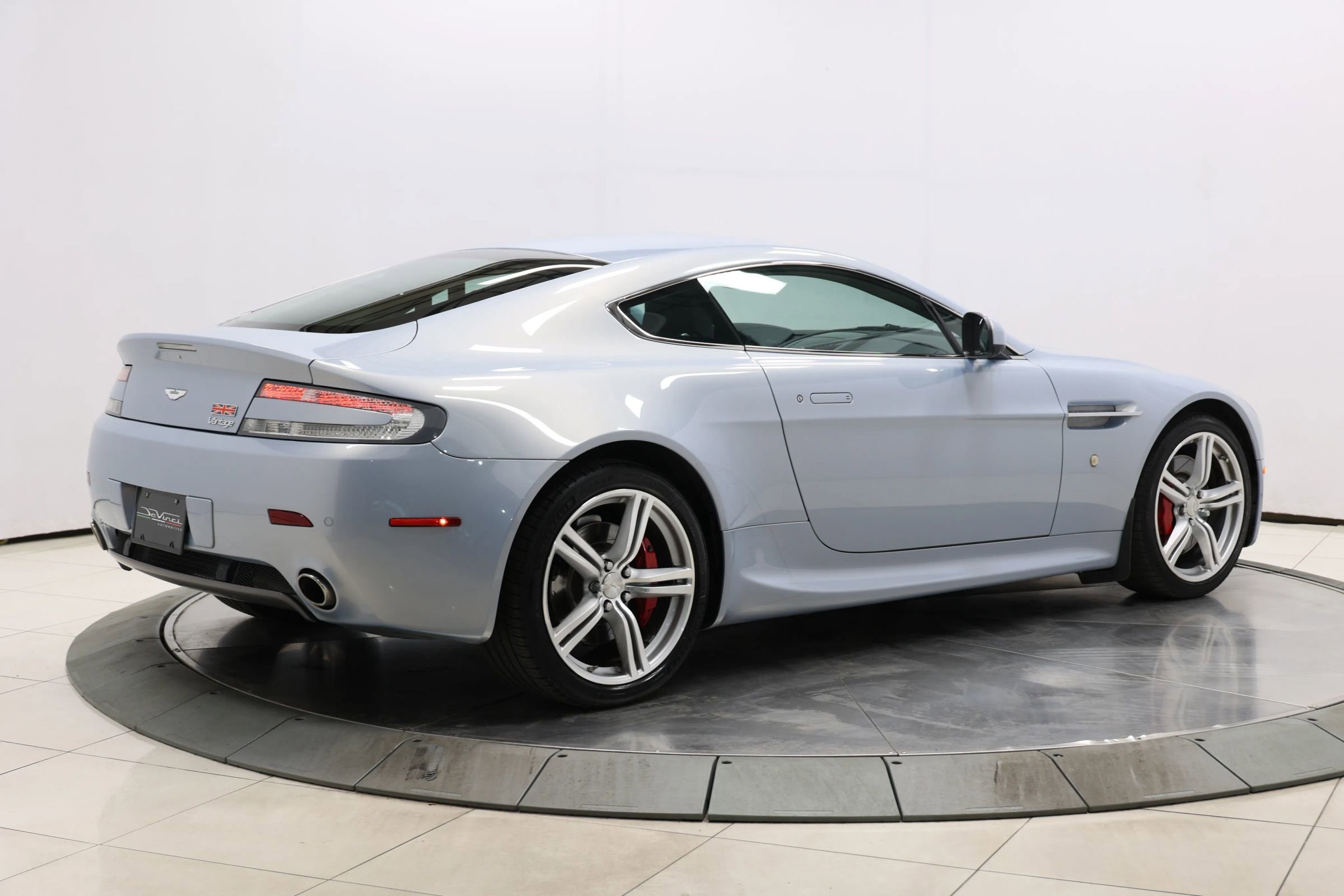 Used 2011 Aston Martin V8 Vantage Coupe image 4