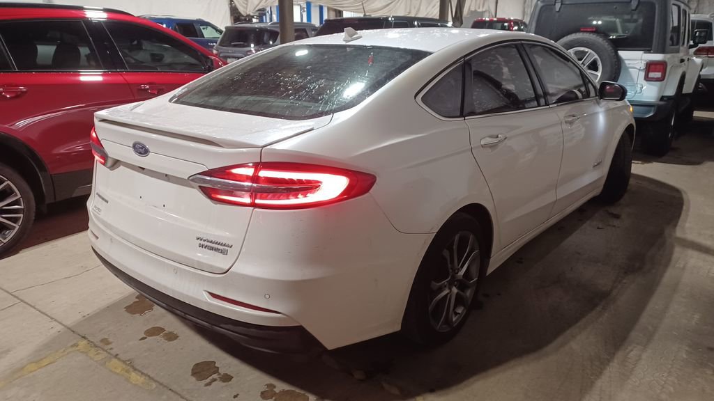Used 2019 Ford Fusion Titanium image 2