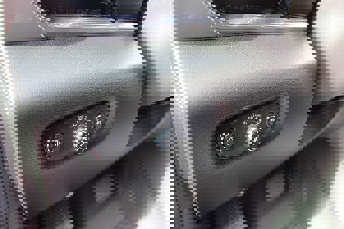 Used 2020 Chevrolet Traverse LT w/ Driver Confidence II Package image 26